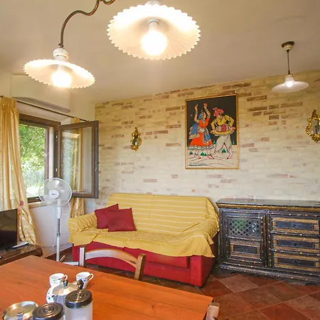 Gorgeous In Monterubbiano With Private Swimming Pool, Be Inside Or Outside Casa de Férias