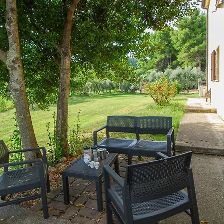 Gorgeous In Monterubbiano With Private Swimming Pool, Be Inside Or Outside Casa de Férias
